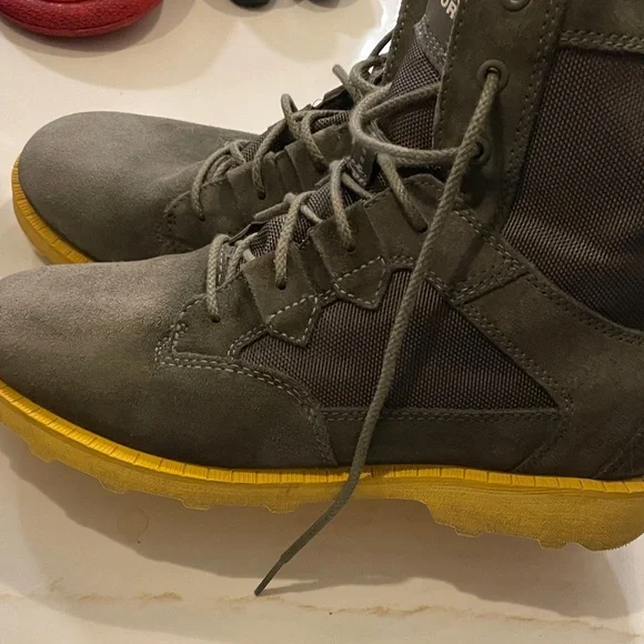 Sorel Men's Boots Gray with Yellow Soles 9.5 - Picture 4 of 10